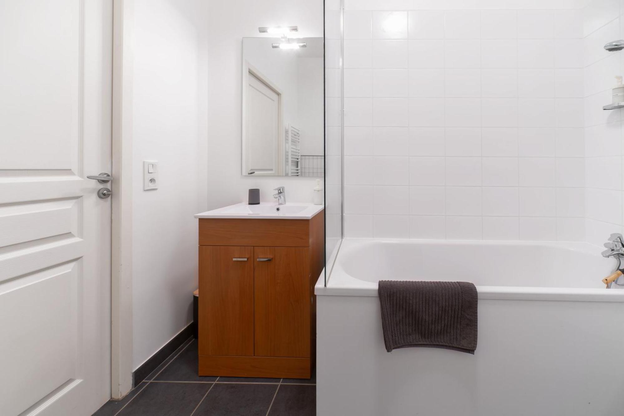Le Brit - Grand Appartement Design, 3 Chambres, Centre Ville Виши Экстерьер фото