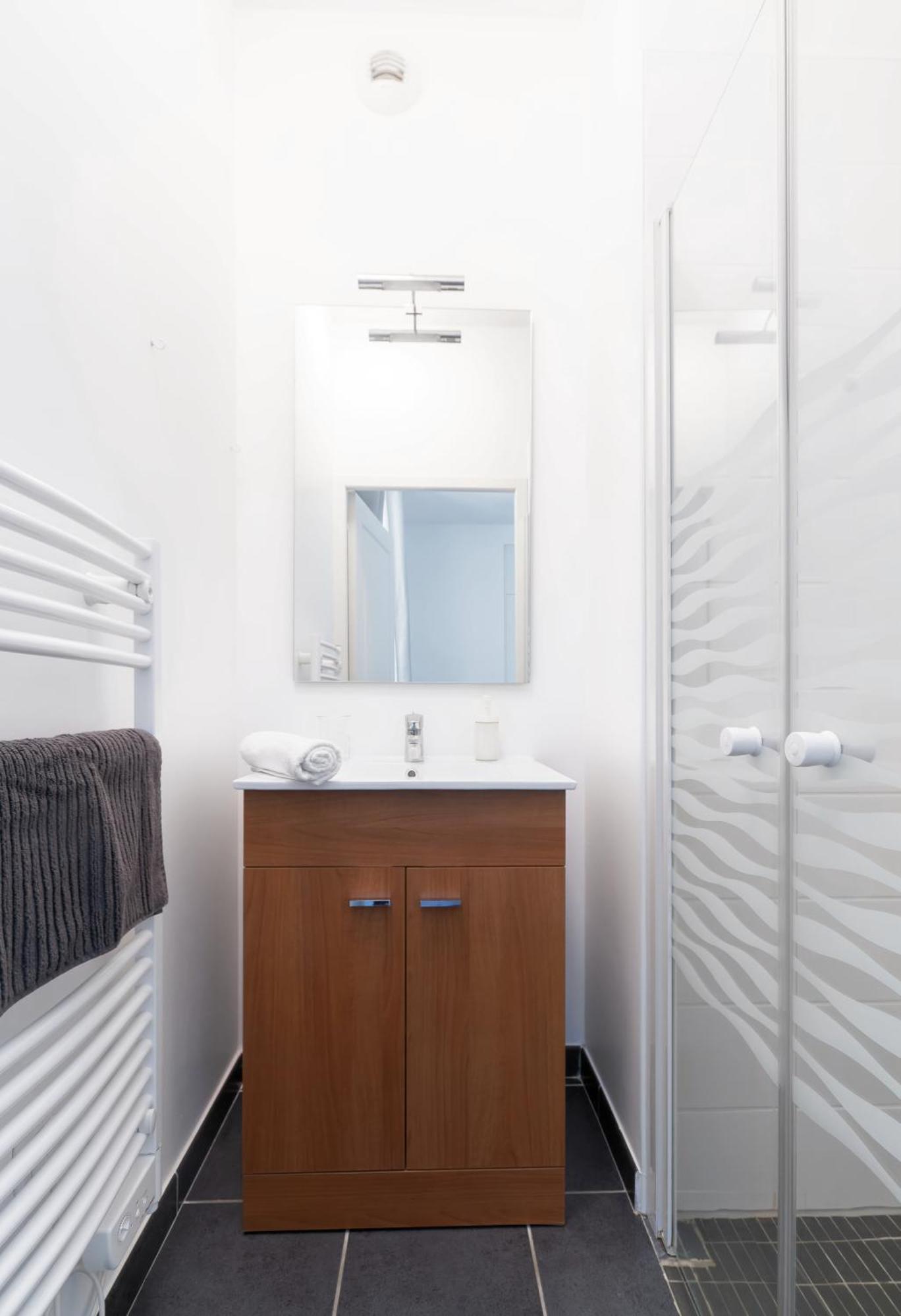 Le Brit - Grand Appartement Design, 3 Chambres, Centre Ville Виши Экстерьер фото