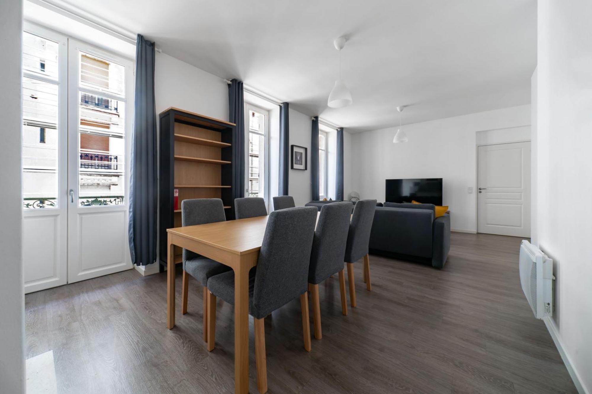 Le Brit - Grand Appartement Design, 3 Chambres, Centre Ville Виши Экстерьер фото