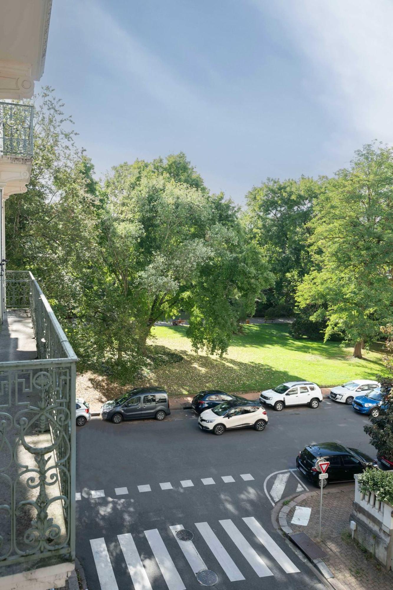 Le Brit - Grand Appartement Design, 3 Chambres, Centre Ville Виши Экстерьер фото