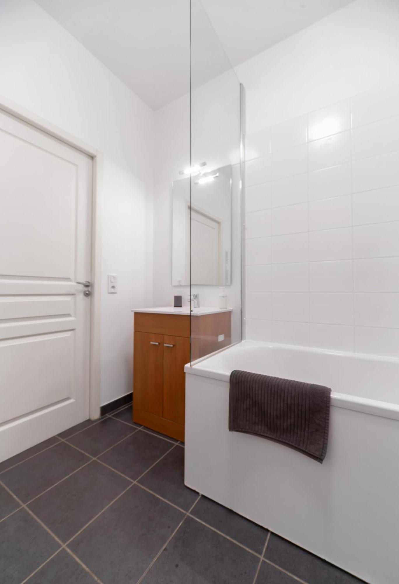 Le Brit - Grand Appartement Design, 3 Chambres, Centre Ville Виши Экстерьер фото