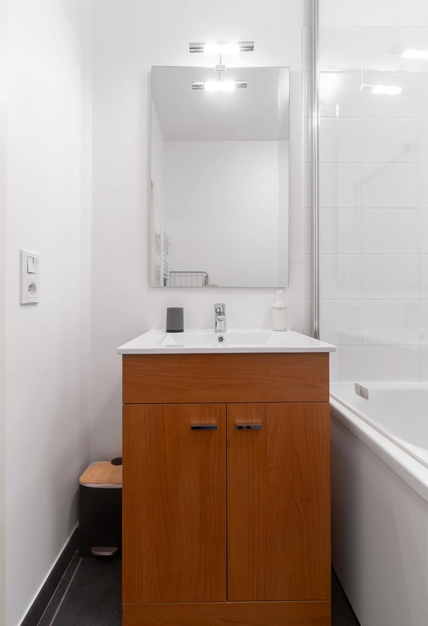 Le Brit - Grand Appartement Design, 3 Chambres, Centre Ville Виши Экстерьер фото